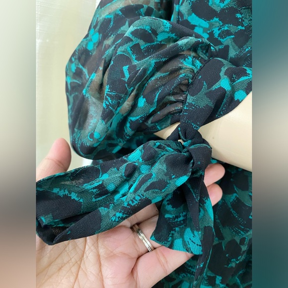 Beautiful Sheer Top by Ingrid & Isabel NWT 😍😍😍 - Picture 3 of 10